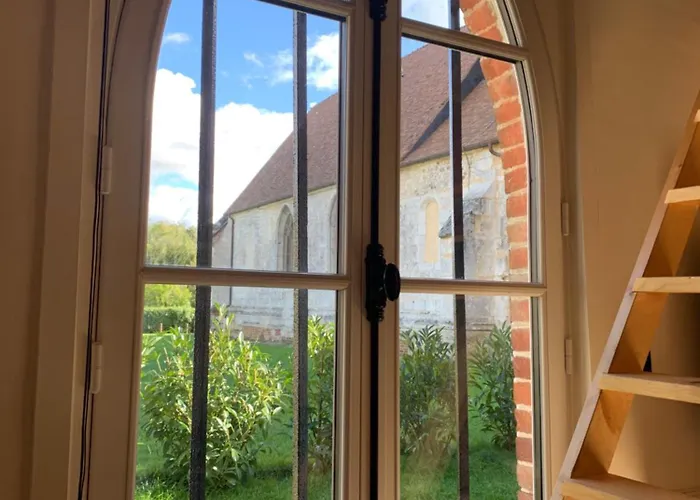 Le Petit Chapitre Konukevi Pinterville